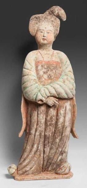Tang (618-907)
Fat Lady debout, à la coiffure...