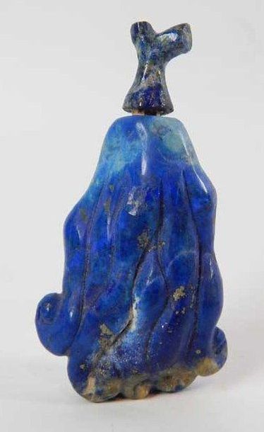 Flacon tabatière en lapis-lazuli. H: 7.5...