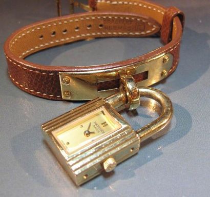 HERMES
Montre de dame Kelly plaquée or, bracelet...