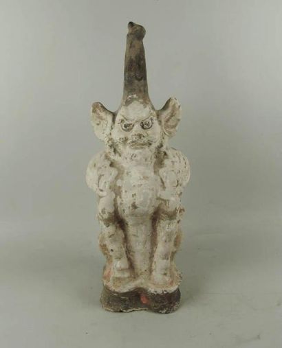 Chimère assise en terre cuite à traces de...