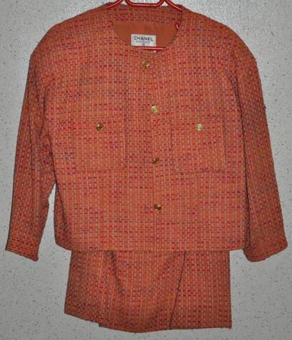 CHANEL
Un tailleur jupe laine, doublure soie,...