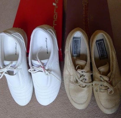 E. STUART + FORNARINA
Deux paires de chaussures...