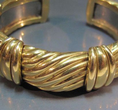 O.J. PERRIN
Bracelet rigide en or 18 K et...