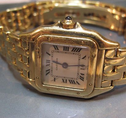 CARTIER
Montre de dame Panthère en or jaune...
