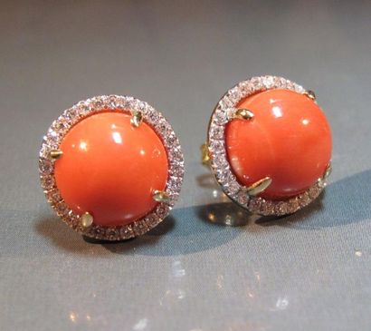 Paire de boucles d'oreilles rondes en or...