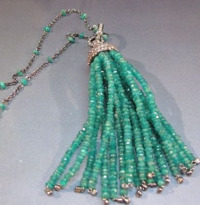 Collier bayadère en or gris 18 K patiné formé...