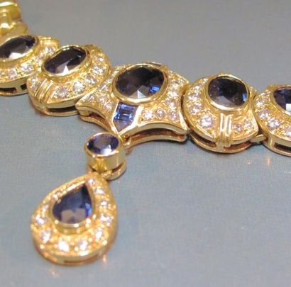 Collier draperie en or jaune 18 K maille...
