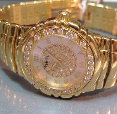 PIAGET
Montre bracelet de dame en or jaune...