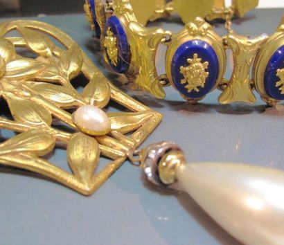 Bracelet et pendentif Art Nouveau en métal...