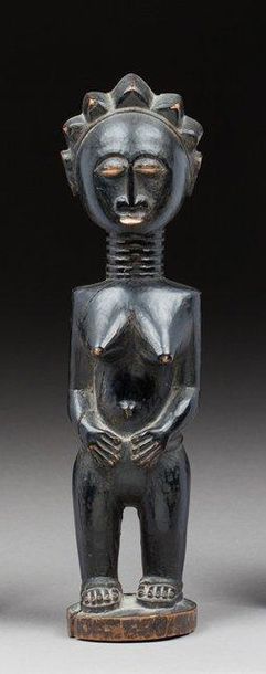 Statuette anthropomorphe féminine, elle est...
