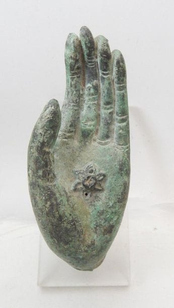 Main de Bouddha en bronze.Siam, XXe siècle....