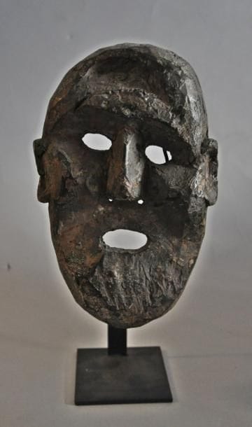 Masque chamanique, figurant une tête d'homme.En...