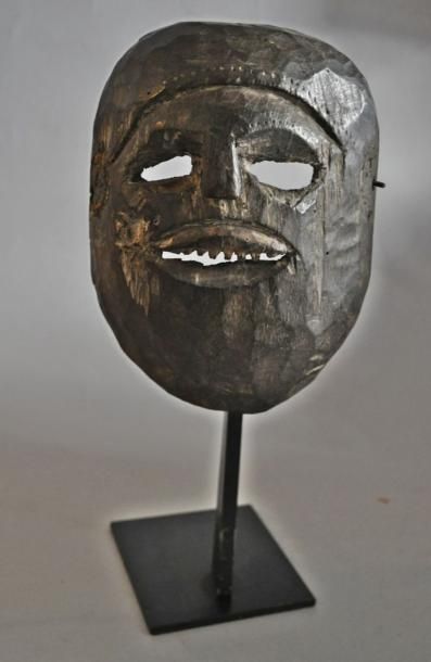 Masque chamanique, figurant une tête d'homme.En...