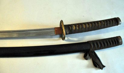 Katana à fourreau laqué