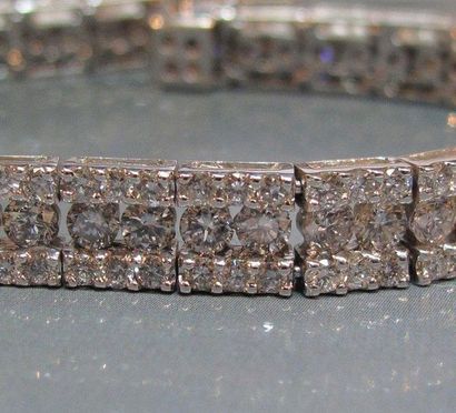 Bracelet rivière en or gris 18 K, serti de...