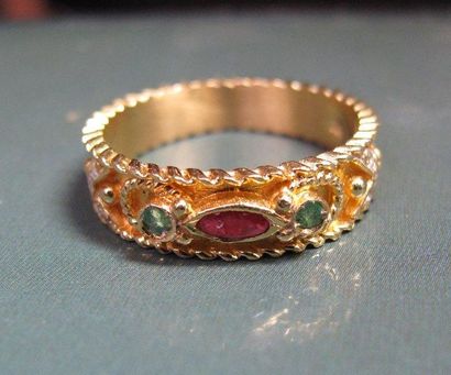 Anneau en or jaune 18 K serti de rubis,,...