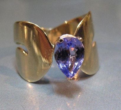 Bague en or 14 K sertie de d'une tanzanite...