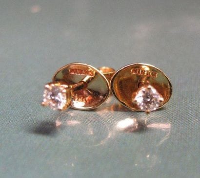 Paire de puces en or jaune 18 K, chacune...