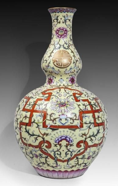 Vase en forme de double gourde à décor polychrome...