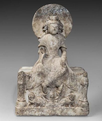 Bodhisattva Guanyin auréolé assis sur une...