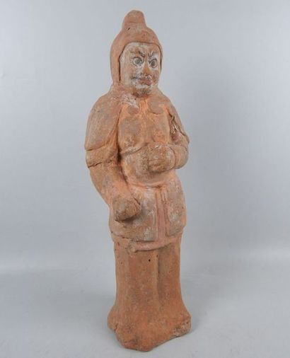 Guerrier en terre cuite. H: 34.5 cm TANG...