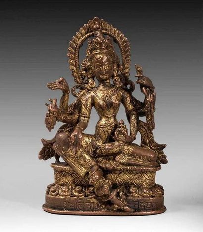 Statue en bronze doré représentant Vasudhara,...
