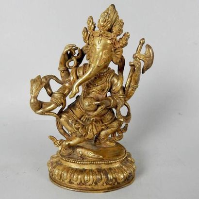 Statue en bronze doré représentant Ganesh...