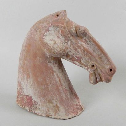 Tête de cheval en terre cuite à engobe. H:...