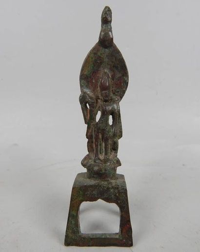 Bodhisattva auréolé sur une base ajourée...