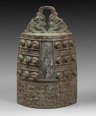 Cloche de carillon, décorée dans des réserves...