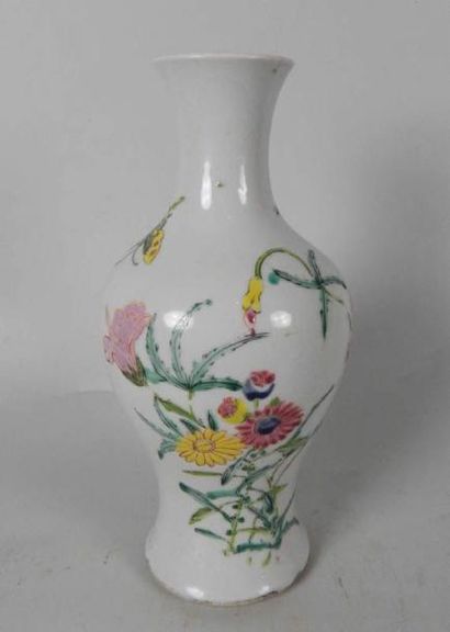 Vase balustre en porcelaine 