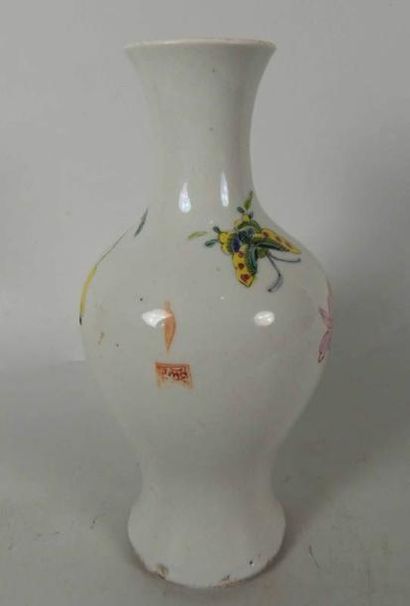 Vase balustre en porcelaine 