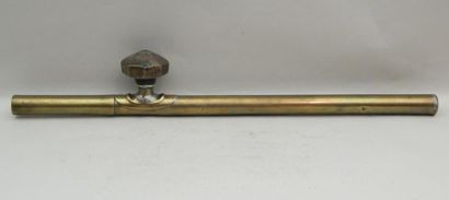Pipe à opium en laiton. L: 54.5 cm