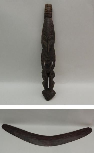 Lot comprenant un ancien boomerang d'Australie...