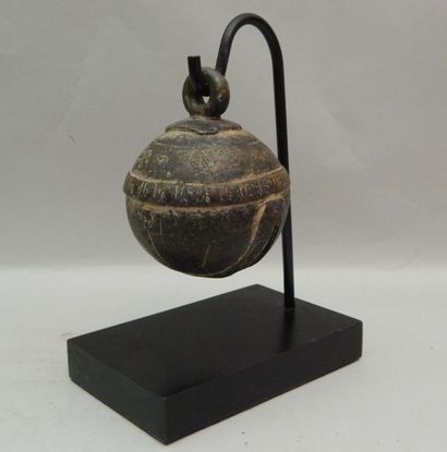 Grelot en bronze. Birmanie, XIXe siècle....