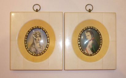 Paire de miniatures peintes sur ivoire: Napoléon...