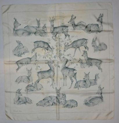 HERMES
Foulard carré en soie, a décor de...