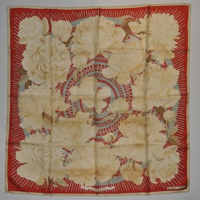 HERMES
Foulard carré en soie, a décor de...