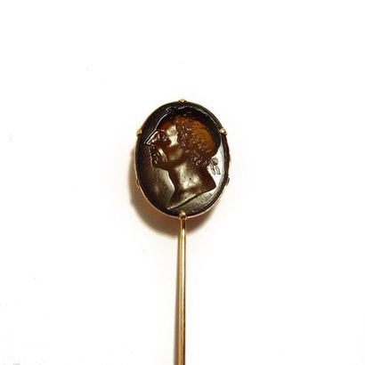 ÉPINGLE DE CRAVATE en or jaune 18k (750/°°),...