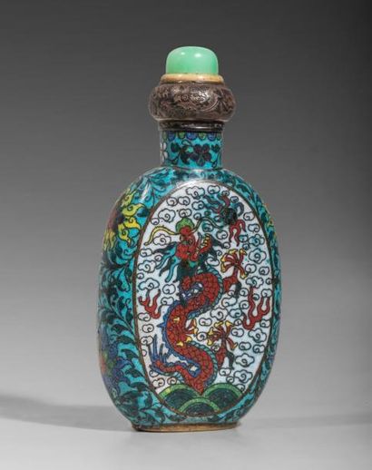 Flacon tabatière en émaux cloisonnés de Pékin...