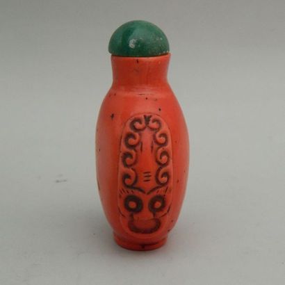 Flacon tabatière en pâte de verre corail....