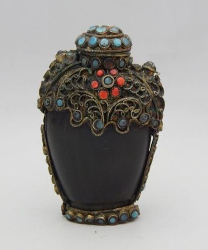 Flacon à opium en ébène à panse aplatie,...