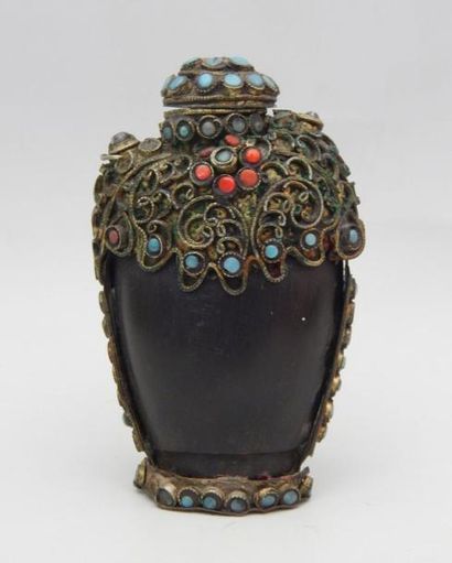Flacon à opium en ébène à panse aplatie,...