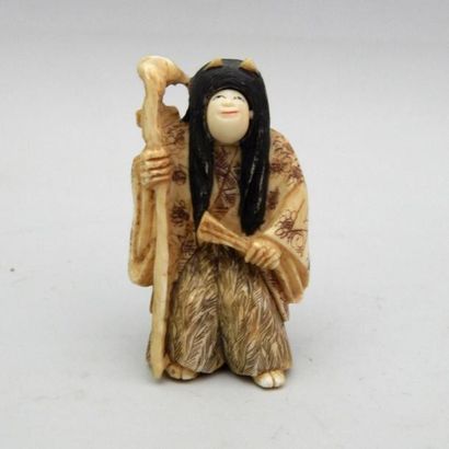 Netsuke en ivoire représentant une sorcière...