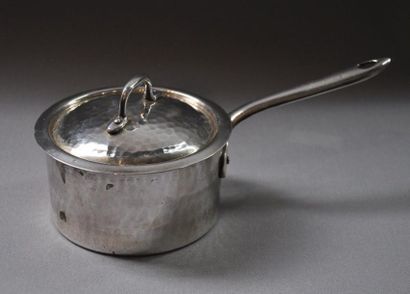 CHRISTIAN DIOR
Petite casserole couverte...