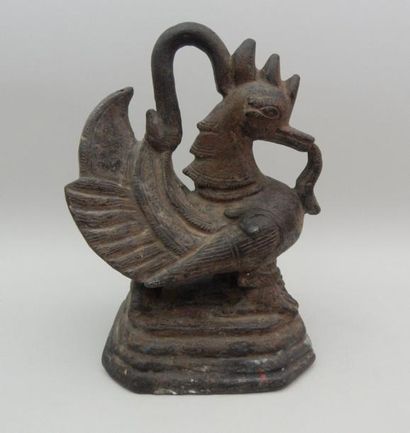 Poids à opium en bronze en forme d'oiseau....