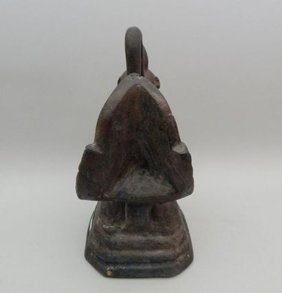 Poids à opium en bronze en forme d'oiseau....