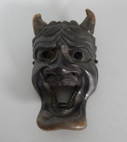 Masque d'Oni en terre cuite. H: 13.5 cm