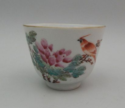 Bol en porcelaine à décor «Famille rose»...