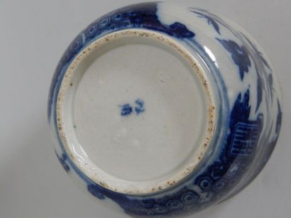 Pot couvert en porcelaine à décor «Bleu de...